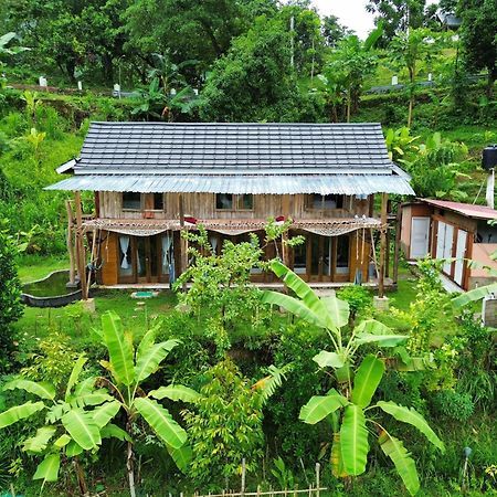 De Chicktoria Hostel Pemenang エクステリア 写真