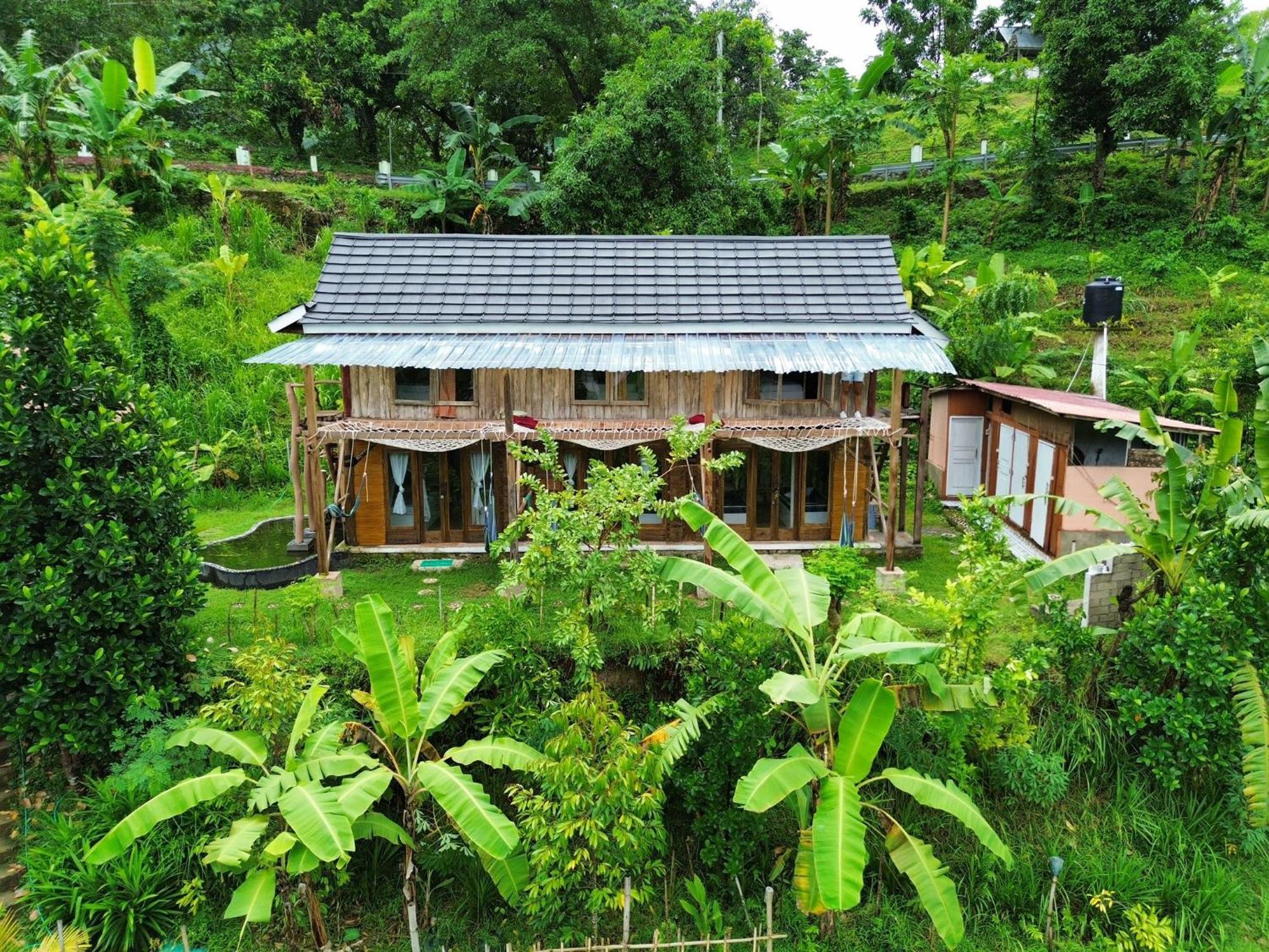 De Chicktoria Hostel Pemenang エクステリア 写真
