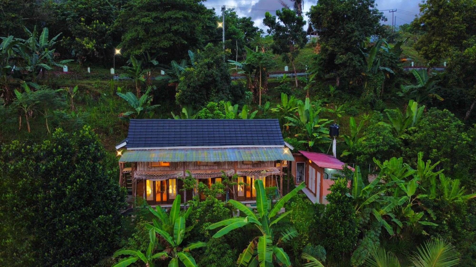 De Chicktoria Hostel Pemenang エクステリア 写真